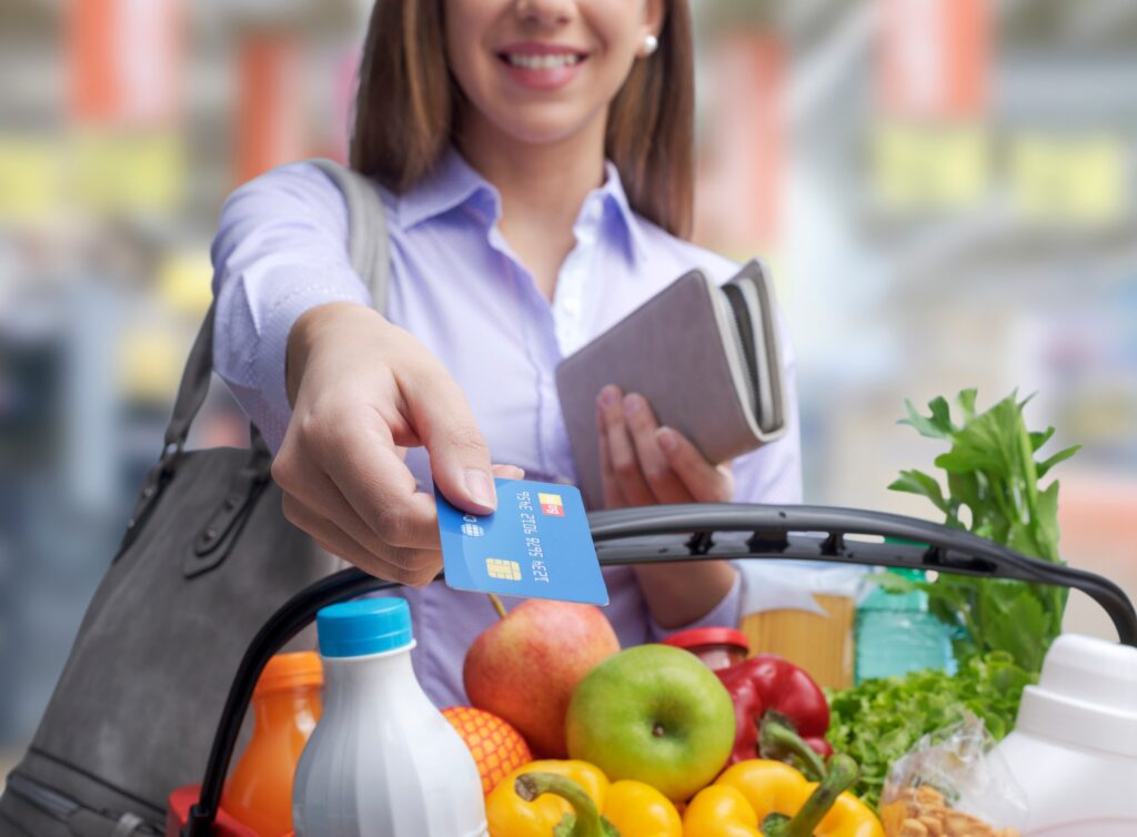 Woman paying for groceries with her credit card