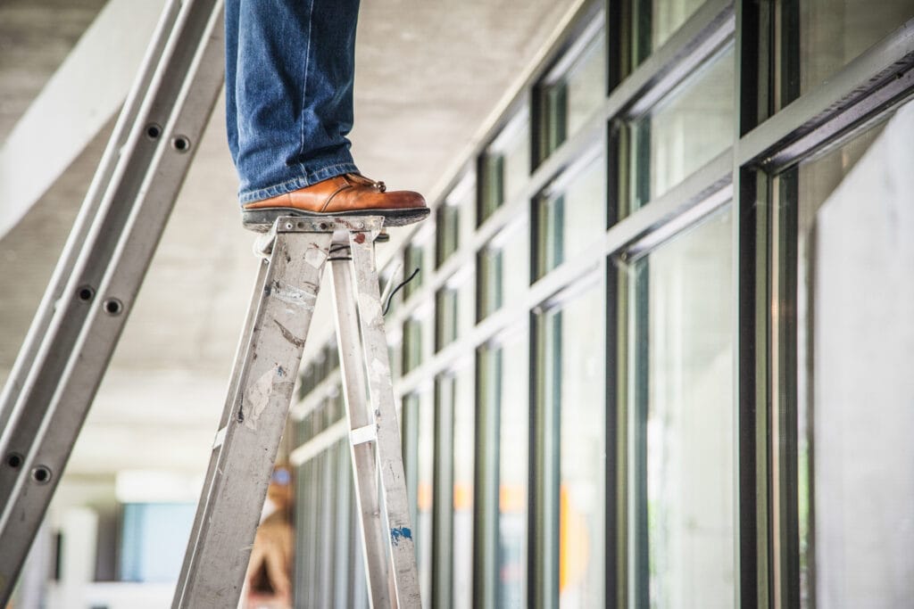  When to hire a contractor