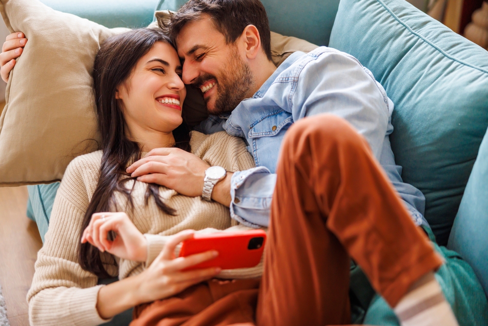 6 Ways DINK Couples Reinvent “Family” Without Parenting